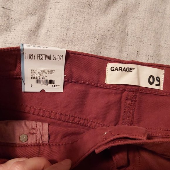 Garage Flirty Festival Short - Picture 3 of 3